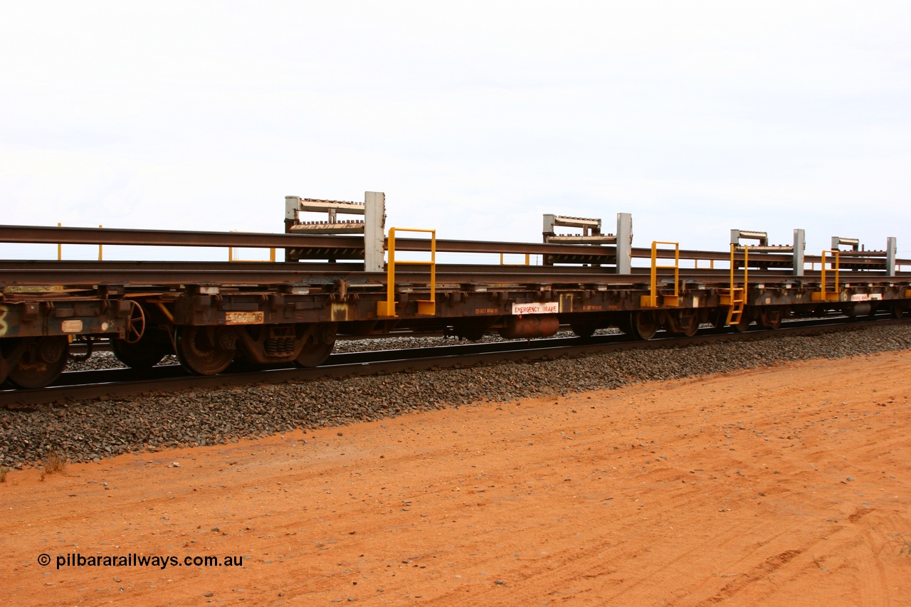 050522 2727
Goldsworthy Junction, rail recovery and transport train flat waggon #17, 6016, built by Comeng WA in January 1971, also carries contract no. of 6506-016.
Keywords: Comeng-WA;BHP-rail-train;