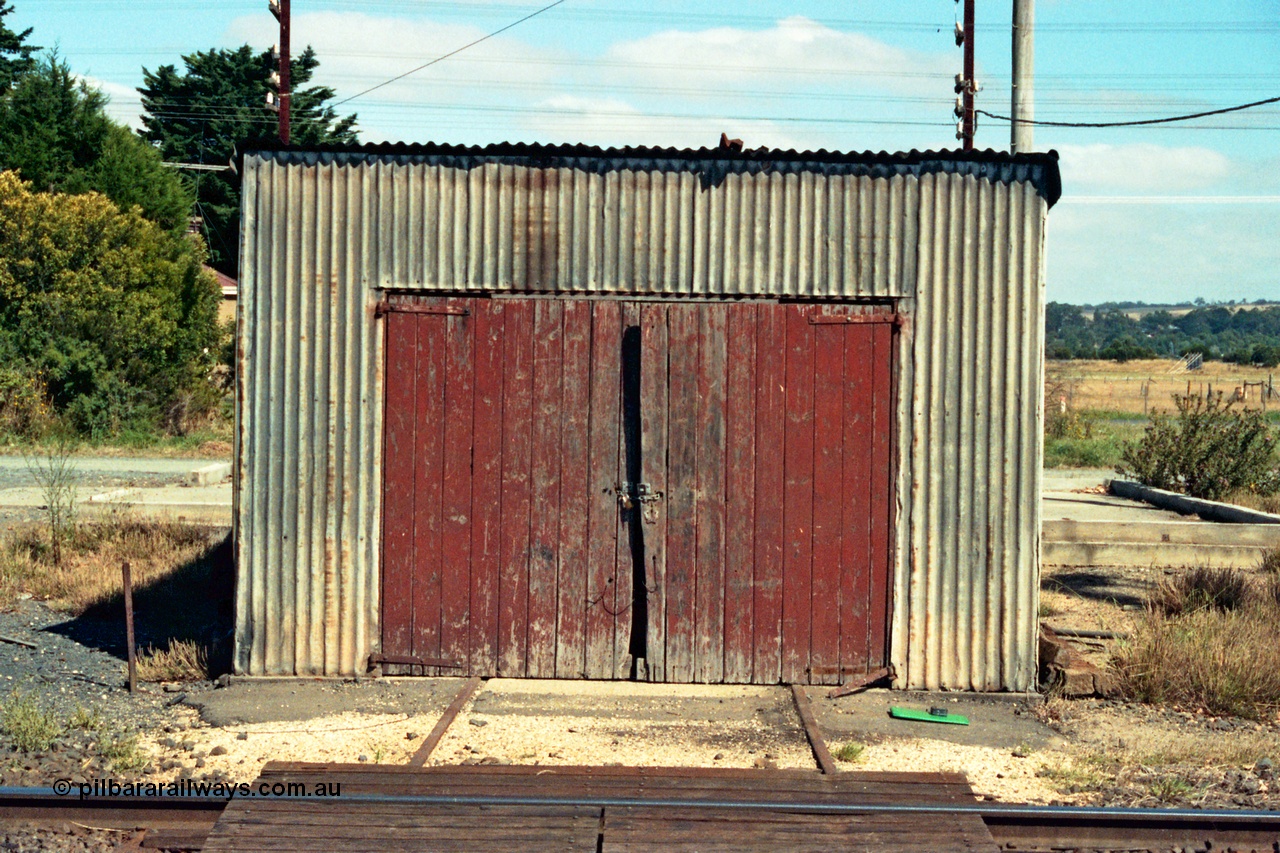 105-09
Wallan, gangers trolley shed, front side elevation.
