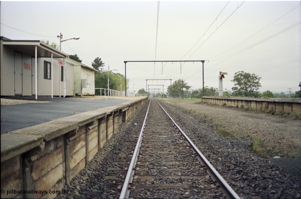 123-2-02
Bunyip, station overview, platform, looking towards Bairnsdale, removed yard tracks on the right, goods platform.
