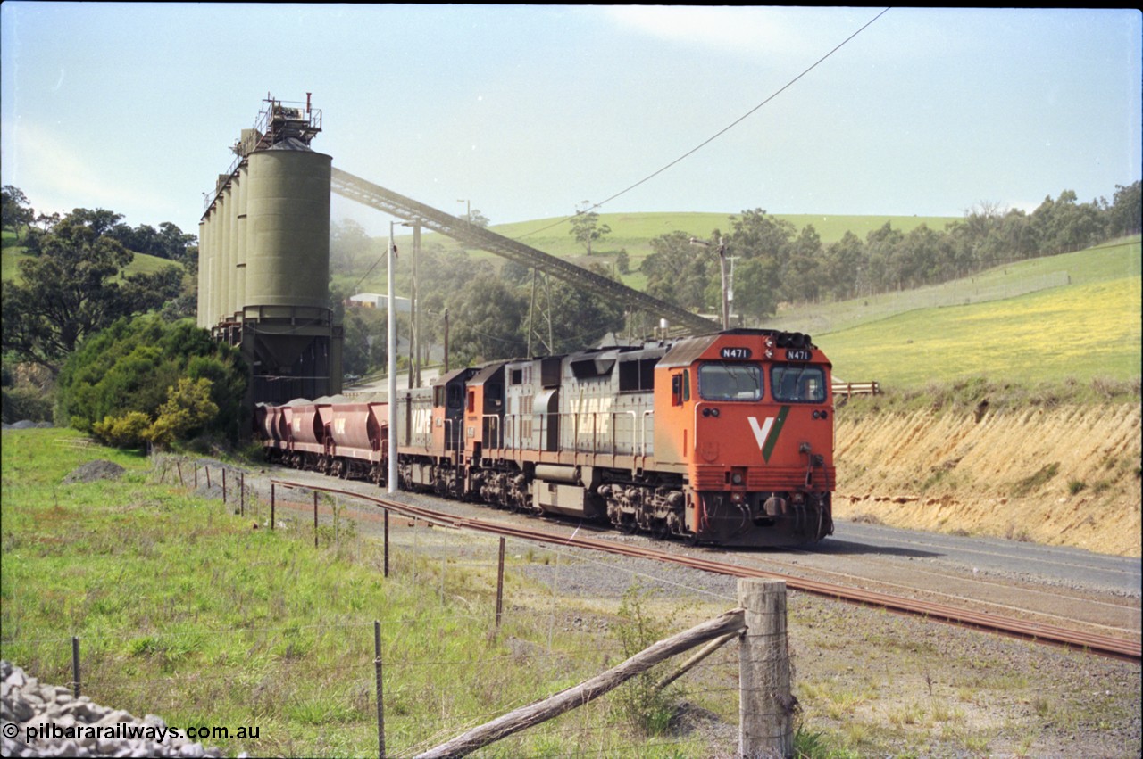 157-23
Kilmore East, Apex Quarry Siding, V/Line broad gauge locomotives N class N 471 'City of Benalla' Clyde Engineering EMD model JT22HC-2 serial 87-1200 and T class T 390 Clyde Engineering EMD model G8B serial 65-420 with train under the loading bins during loading operations.
Keywords: N-class;N471;Clyde-Engineering-Somerton-Victoria;EMD;JT22HC-2;87-1200;