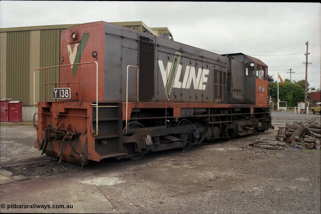 172-28
Ballarat East loco depot, turntable radial roads, V/Line broad gauge Y class Y 138 Clyde Engineering EMD model G6B serial 65-404.
Keywords: Y-class;Y138;65-404;Clyde-Engineering-Granville-NSW;EMD;G6B;