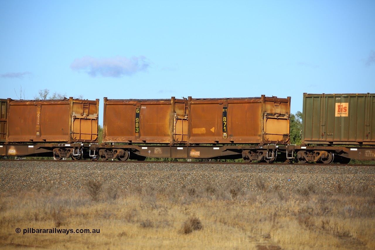 161111 2410
Kalgoorlie, Malcolm freighter train 5029, waggon AQNY 32161 one of sixty two waggons built by Goninan WA in 1998 as WQN type for Murrin Murrin container traffic with two original style sulphur containers both with original style doors and sliding tarpaulin tops, S55M 871 and S29B G 903.
Keywords: AQNY-type;AQNY32161;Goninan-WA;WQN-type;