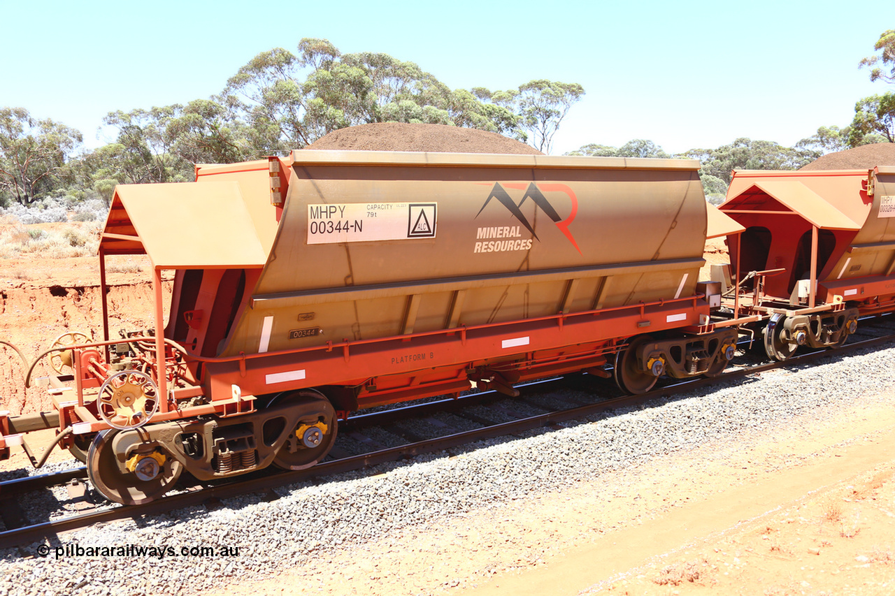 190129 4260
Binduli, on Mineral Resources Ltd loaded iron ore train service from Koolyanobbing to Esperance #3033 with MRL's MHPY type iron ore waggon MHPY 00344 built by CSR Yangtze Co China serial 2014/382-344 in 2014 as a batch of 382 units, these bottom discharge hopper waggons are operated in 'married' pairs.
Keywords: MHPY-type;MHPY00344;2014/382-344;CSR-Yangtze-Co-China;