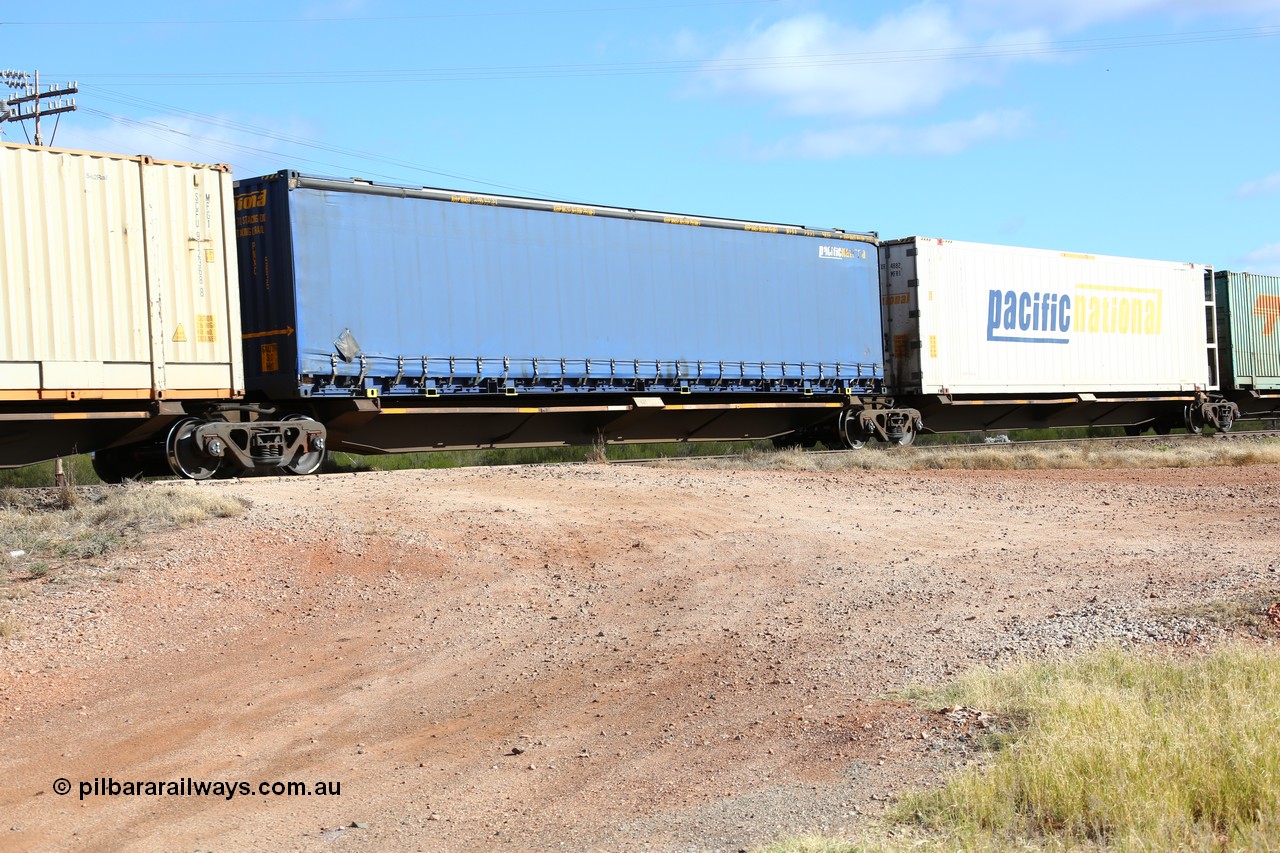 160522 2376
Parkeston, 7MP7 priority service train, RQQY 7077 platform 3 of 5-pack articulated skel waggon set, 1 of 17 built by Qld Rail at Ipswich Workshops in 1995, Pacific National 48' curtainsider PNXC 5635.
Keywords: RQQY-type;RQQY7077;Qld-Rail-Ipswich-WS;