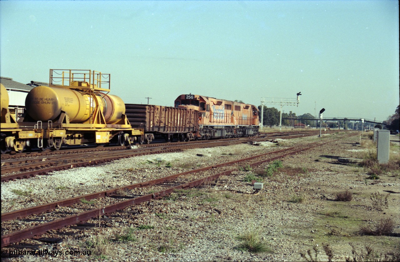 186-15
Midland, Westrail standard gauge up Kalgoorlie loaded acid train 428 behind a pair of L class locomotives L 268 Clyde Engineering EMD model GT26C serial 68-617 and L 256 serial 67-546, the narrow gauge track to the Flashbutt yard in the foreground and Midland Workshops behind train, trailing view.
Keywords: L-class;L256;Clyde-Engineering-Granville-NSW;EMD;GT26C;67-546;CSA-type;WQH-type;AQHY-type;