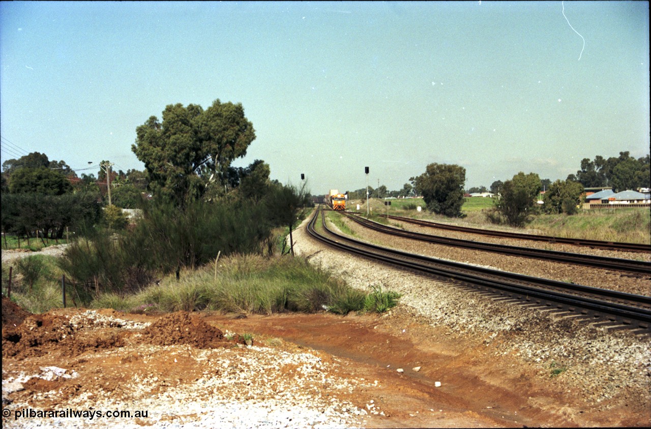 186-18
Woodbridge, National Rail intermodal train 4MP5 on approach to Woodbridge Rd grade crossing as it enters the Forrestfield end of the Woodbridge Triangle.
