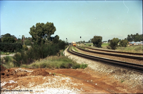 186-18
Woodbridge, National Rail intermodal train 4MP5 on approach to Woodbridge Rd grade crossing as it enters the Forrestfield end of the Woodbridge Triangle.
