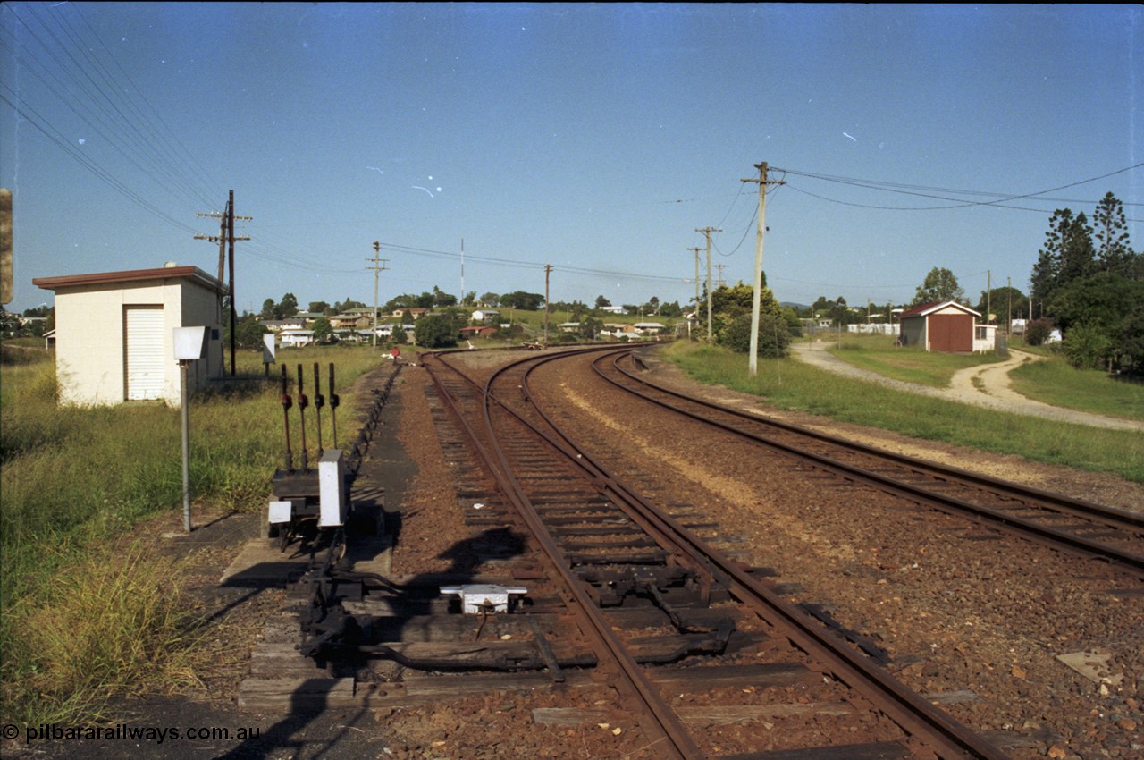 187-05
Monkland, Gympie Queensland. View looking in the Up direction east from Brisbane Rd grade crossing with four lever ground frame and interlocking room. [url=https://goo.gl/maps/3V6PMKnhVLB2]GeoData[/url].
