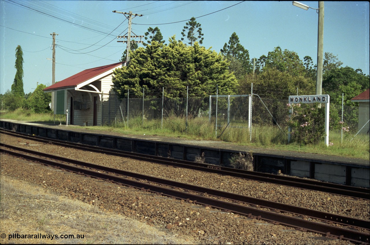 187-07
Monkland, Gympie Queensland. Station platform and building with station sign in situ. [url=https://goo.gl/maps/q4QZeBa5bk52]GeoData[/url].
