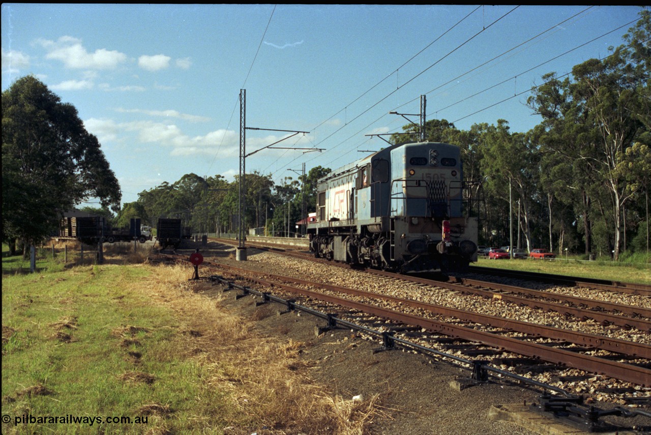 187-19
Beerwah, QR narrow gauge Comeng Qld built (under contract for Clyde Engineering) EMD model G22C unit 1505 serial 67-600 sits just north of Mawhinney St grade crossing. [url=https://goo.gl/maps/ug8czFZ4GjS2]GeoData[/url].
Keywords: 1502-class;1505;Comeng-Qld;EMD;GL22C;67-600;