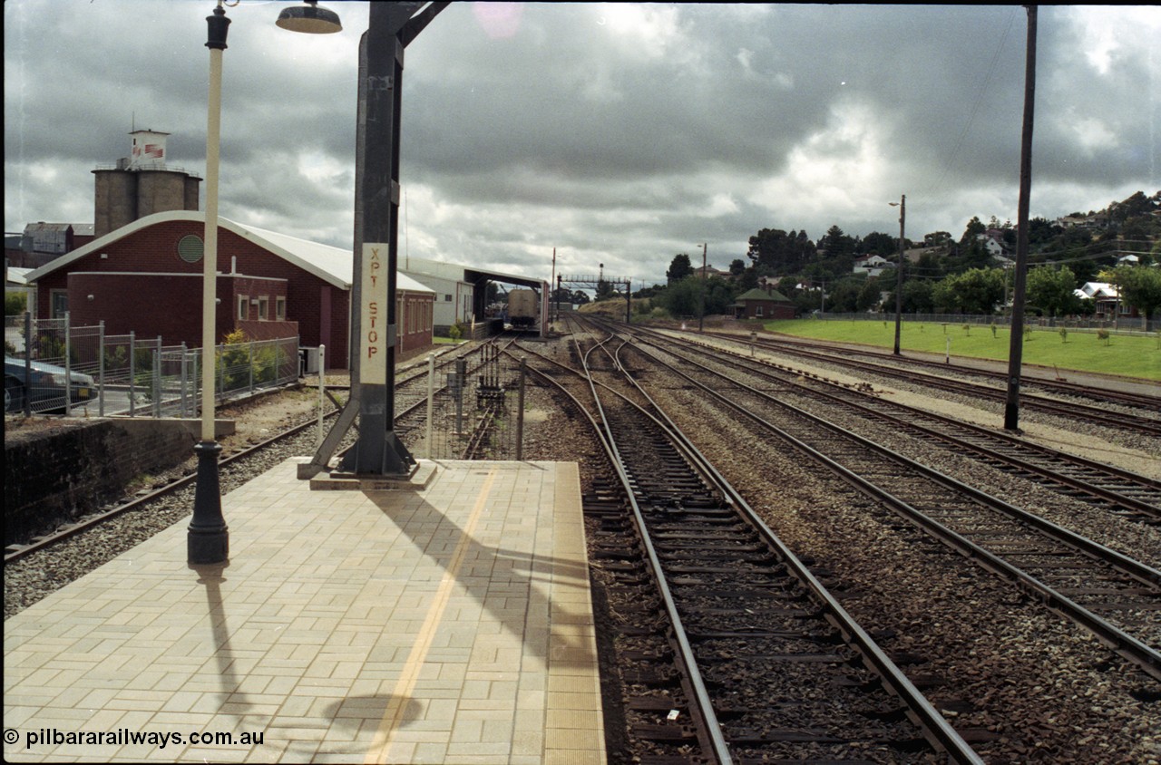 188-11
Wagga Wagga, located 521 km from Sydney on the NSW Main South, looking north from the platform with North Dock on the left, frame G and covered goods shed loading platform with an NTBX van. Geo [url=https://goo.gl/maps/dMc3zqp253L2]Data[/url].

