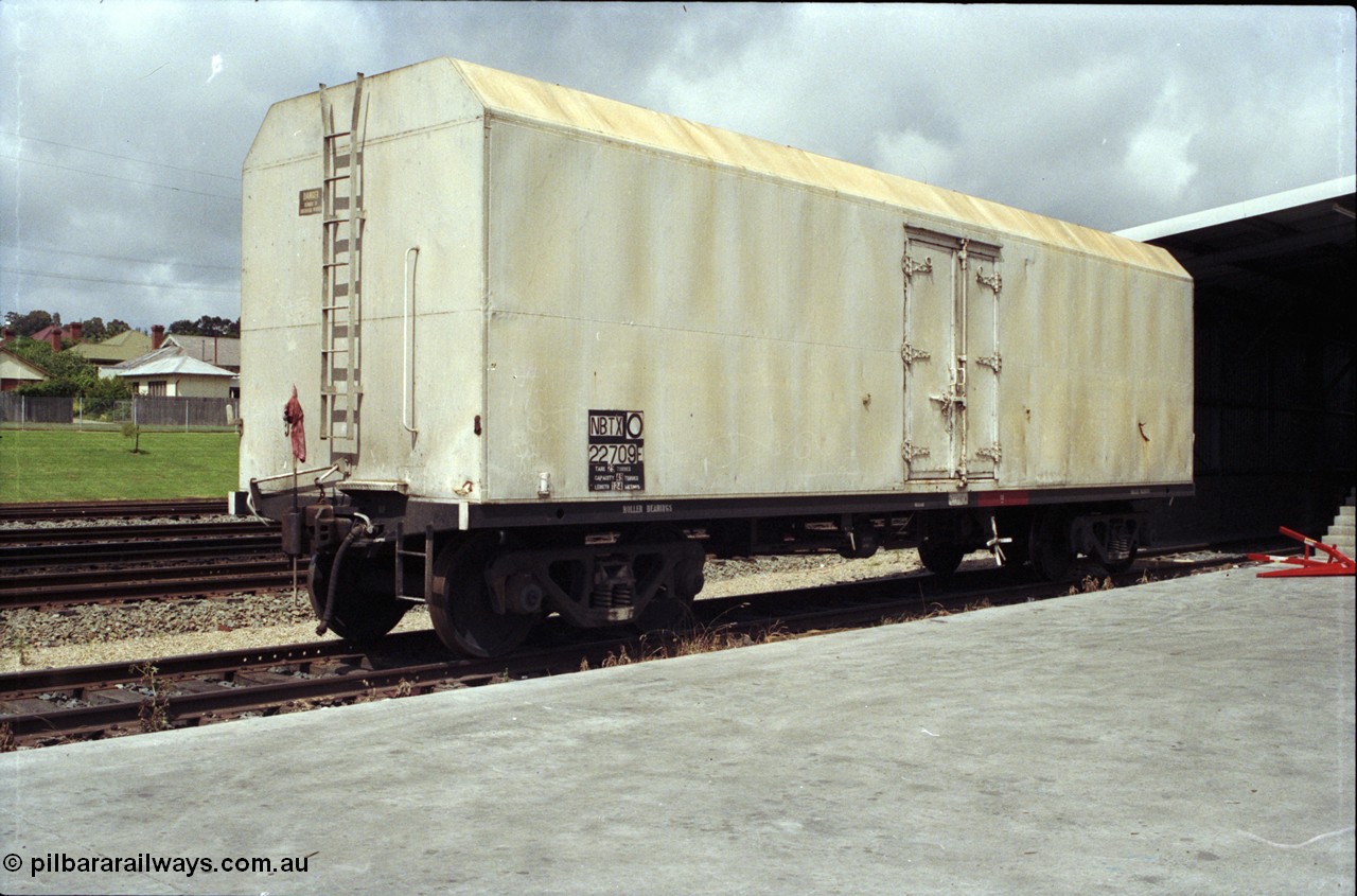 188-16
Wagga Wagga, NSW Main South, NBTX type parcels van NBTX 22709. One of thirty such vans built in 1973 by Goninan as NRY type as an ice chilled waggon, recoded in 1980 to NRNY then converted to general use as NBTX.
 Geo [url=https://goo.gl/maps/wBpcpkWCkCR2]Data[/url].
Keywords: NBTX-type;NBTX22709;Goninan-NSW;NRY-type;NRNY-type;