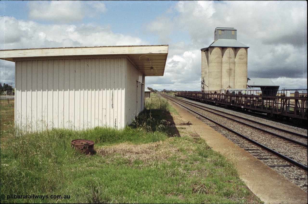 188-17
Harefield, located at the 497.6 km from Sydney on the NSW Main South.
