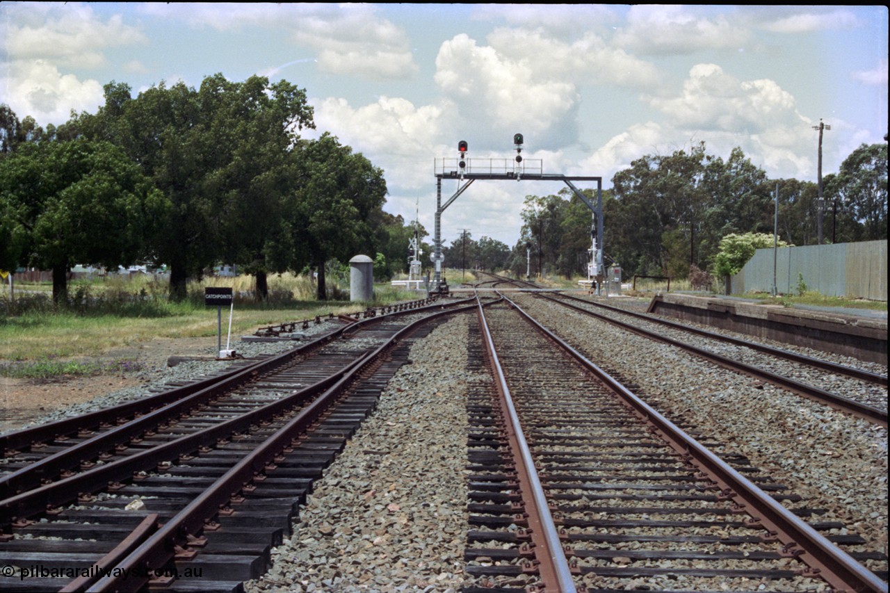 189-05
The Rock, located at the 550.29 km on NSW Main South line, view looking north with the along the Up Loop with the Up Siding and back road joining in at left. The grade crossing for The Avenue is just beyond the signal bridge.
