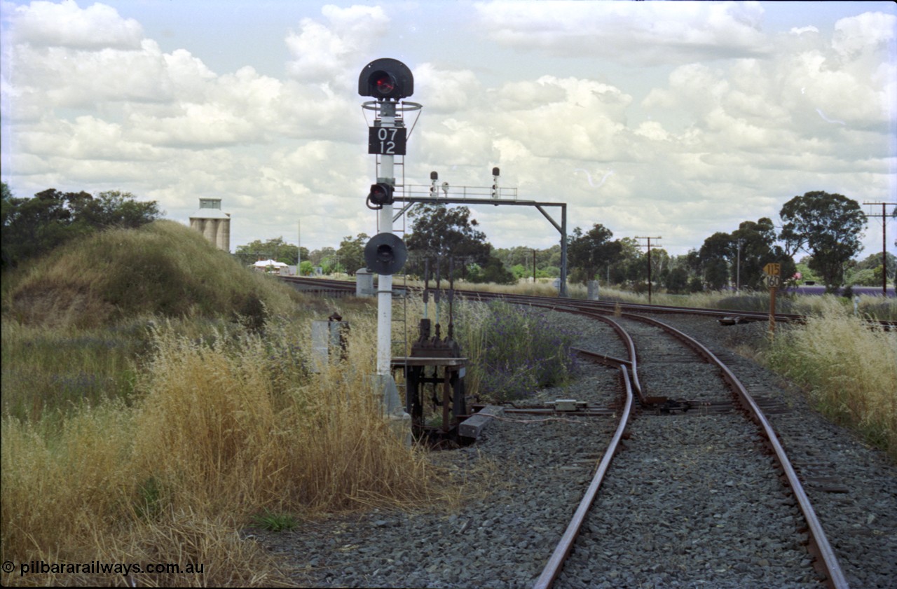 189-12
The Rock, located at the 550.29 km on NSW Main South line, view of the Oaklands branch line where it enters the yard onto the Up Loop, ground frame E and signal 07-12 provide the protection.
