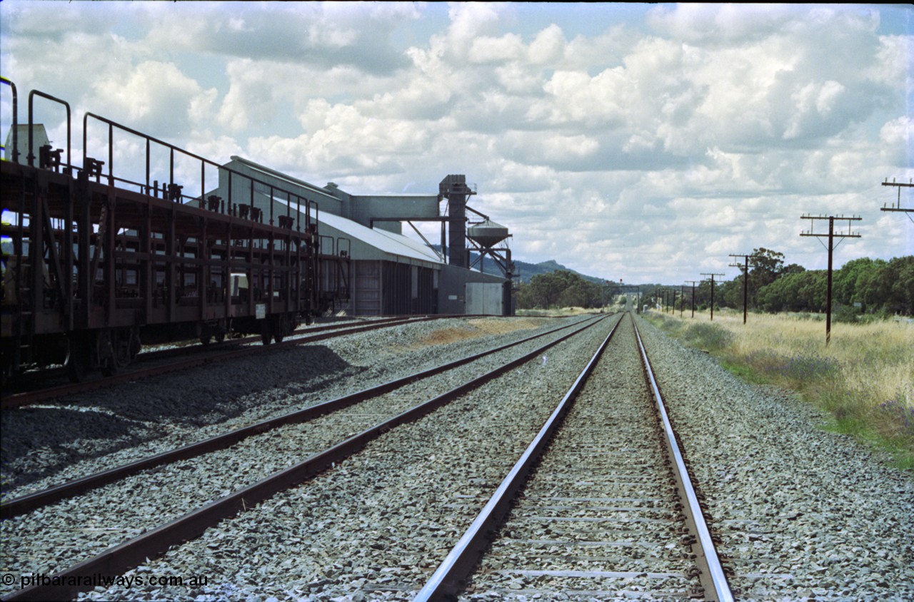 189-16
Yerong Creek, located at the 565.08 km on the NSW Main South line, view looking north along the mainline, then the Loop and Goods Siding with stored car carrying waggons.
