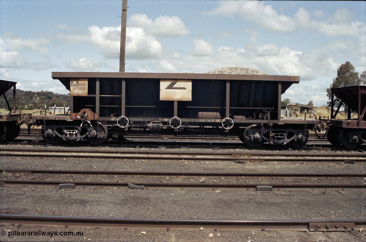 190-16
Cootamundra, NSW Main South, departmental waggon W 1569, a loaded NHBF type bogie ballast waggon NHBF 1569 with a Comeng plate.
Keywords: NHBF-type;NHBF1569;Comeng-NSW;W1569;