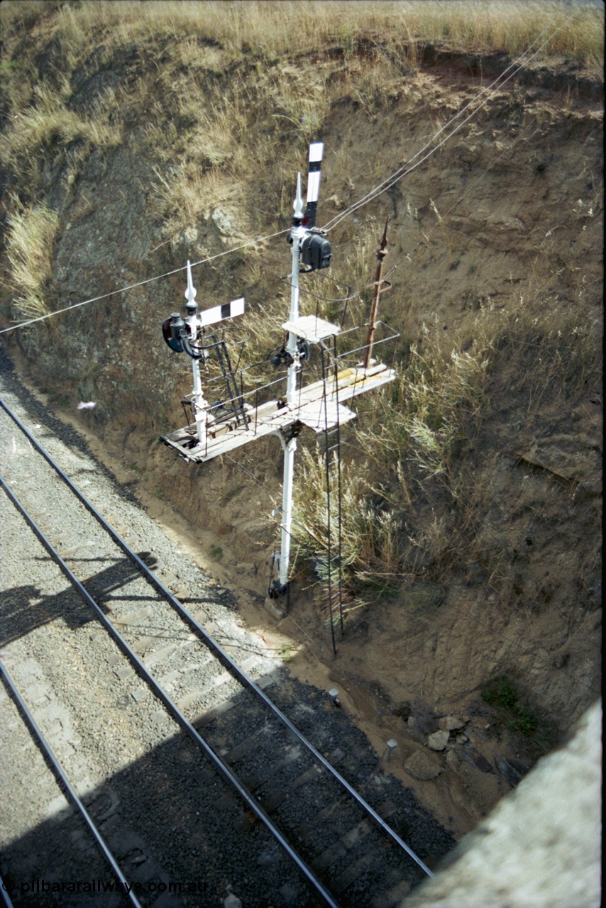 190-20
Demondrille, NSW Main South, a down home signal for the mainline south, taken from Wombat Road overbridge.
