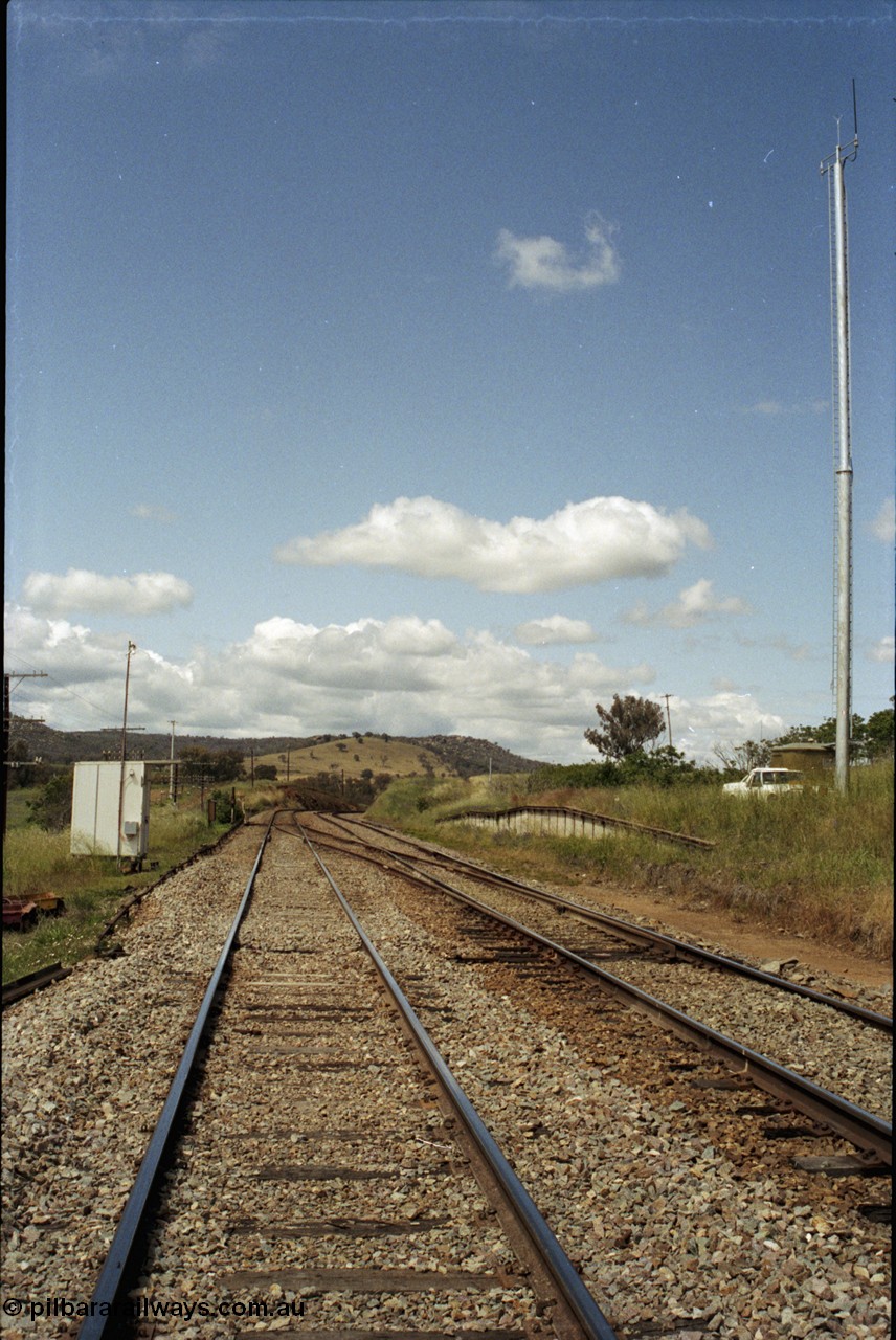 190-25
Frampton, located at the 445.12 km on the NSW Main South line, looking south at traffic hut and trailing crossover, former good platform on the right.
