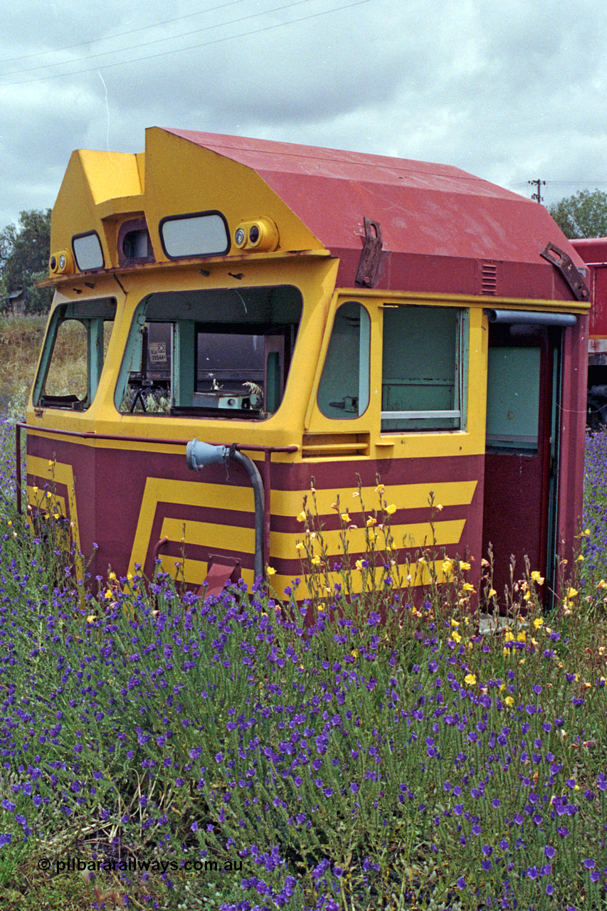 192-16
Junee, NSWSRA standard gauge locomotive depot, the cab of a Comeng built ALCo CE615A sits amongst the flowers.
Keywords: 80-class;Comeng-NSW;ALCo;CE615A;