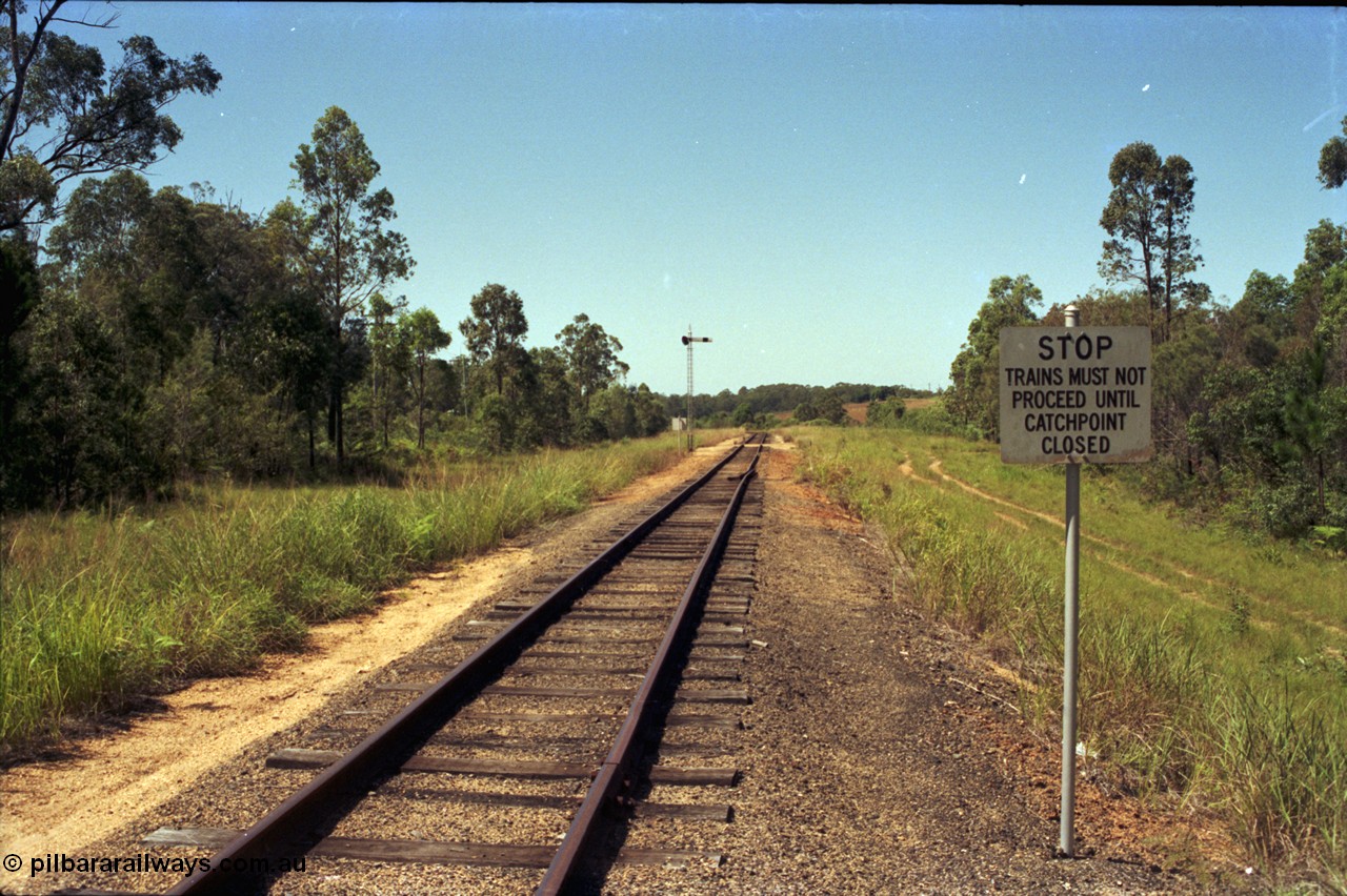 193-05
Wamuran, looking south east in the Up direction towards Moodlu. Catch point to protect runaway waggons out of Wamuran.
