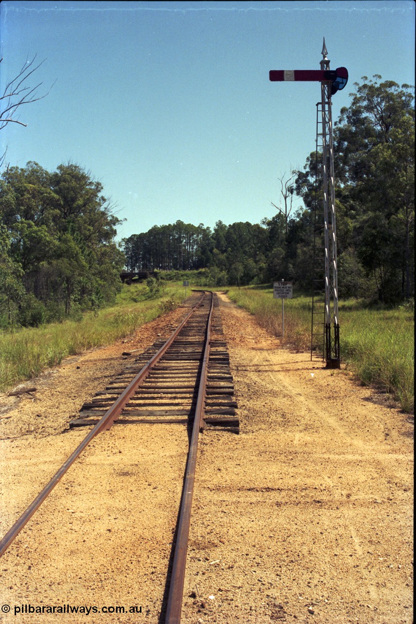 193-06
Wamuran, looking north west in the Down direction towards Wamuran. Catch point to protect runaway waggons out of Wamuran.
