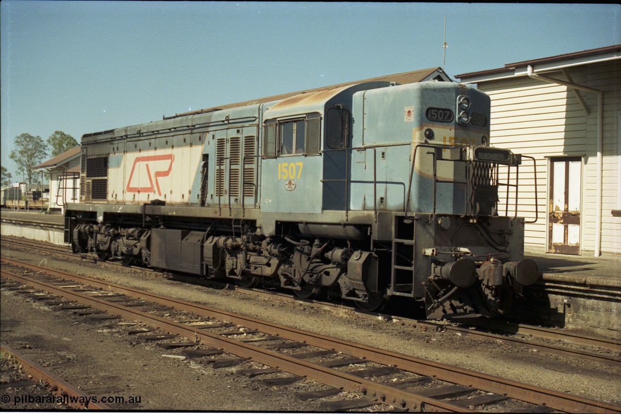 193-30
Gympie yard, narrow gauge Queensland Rail's 1502 class unit 1507 is a Comeng Rocklea Qld built (under contract for Clyde Engineering) EMD GL22C with serial 67-602.
Keywords: 1502-class;1507;Comeng-Qld;EMD;GL22C;67-602;