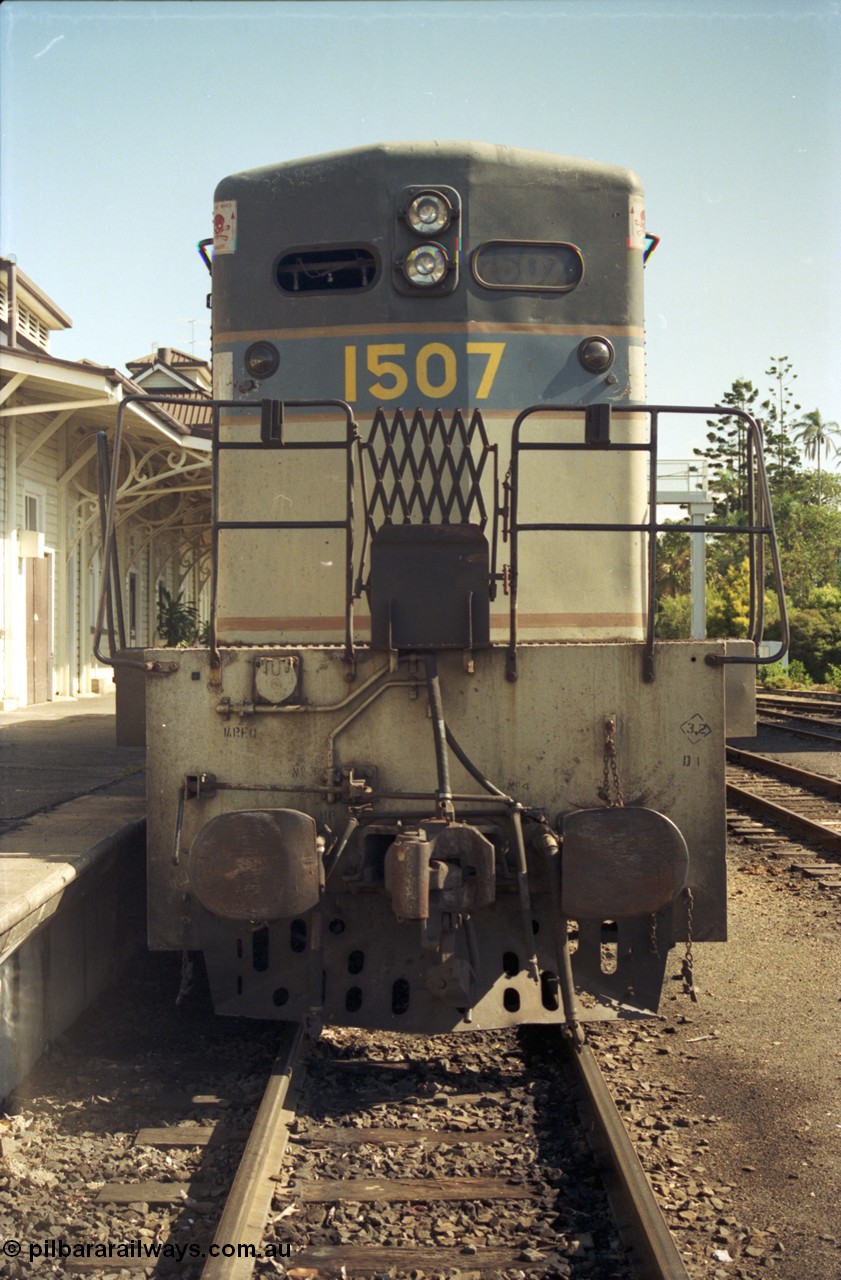 193-33
Gympie yard, narrow gauge Queensland Rail's 1502 class unit 1507 is a Comeng Rocklea Qld built (under contract for Clyde Engineering) EMD GL22C with serial 67-602.
Keywords: 1502-class;1507;Comeng-Qld;EMD;GL22C;67-602;