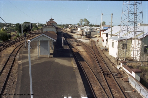 193-36
Gympie station overview looking north in the Down direction from the station access footbridge. [url=https://goo.gl/maps/6o89PZgWuxp]GeoData[/url].
