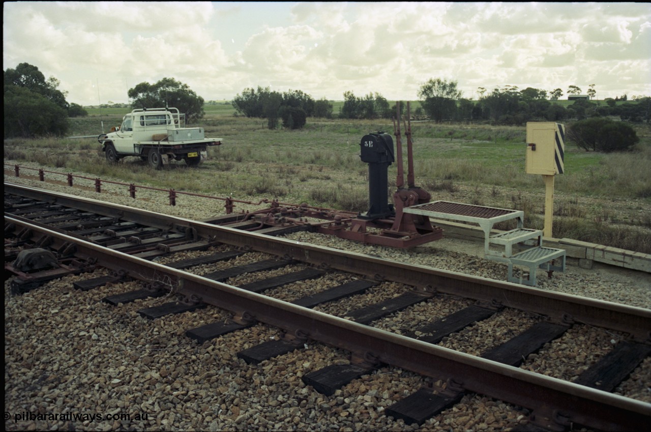 199-24
Meckering, interlocking arrangement for the grain siding, east end points.
