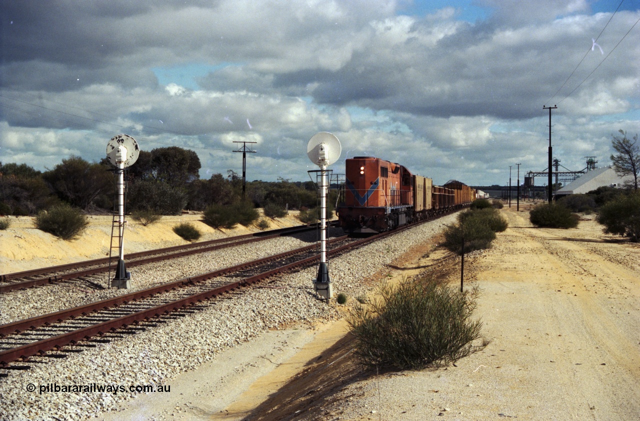 200-01
Moorine Rock, Westrail L class 271 Clyde Engineering EMD model GT26C serial 69-620 runs through the loop with the ballast cleaning train, known as the Circus Train while a Perth bound freighter sits in the mainline, 22nd June 1997.
Keywords: L-class;L271;Clyde-Engineering-Granville-NSW;EMD;GT26C;69-620;