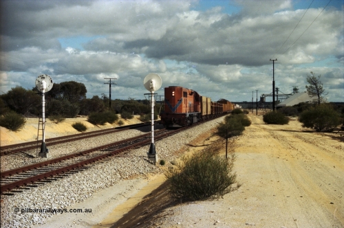 200-02
Moorine Rock, Westrail L class 271 Clyde Engineering EMD model GT26C serial 69-620 runs through the loop with the ballast cleaning train, known as the Circus Train while a Perth bound freighter sits in the mainline, 22nd June 1997.
Keywords: L-class;L271;Clyde-Engineering-Granville-NSW;EMD;GT26C;69-620;