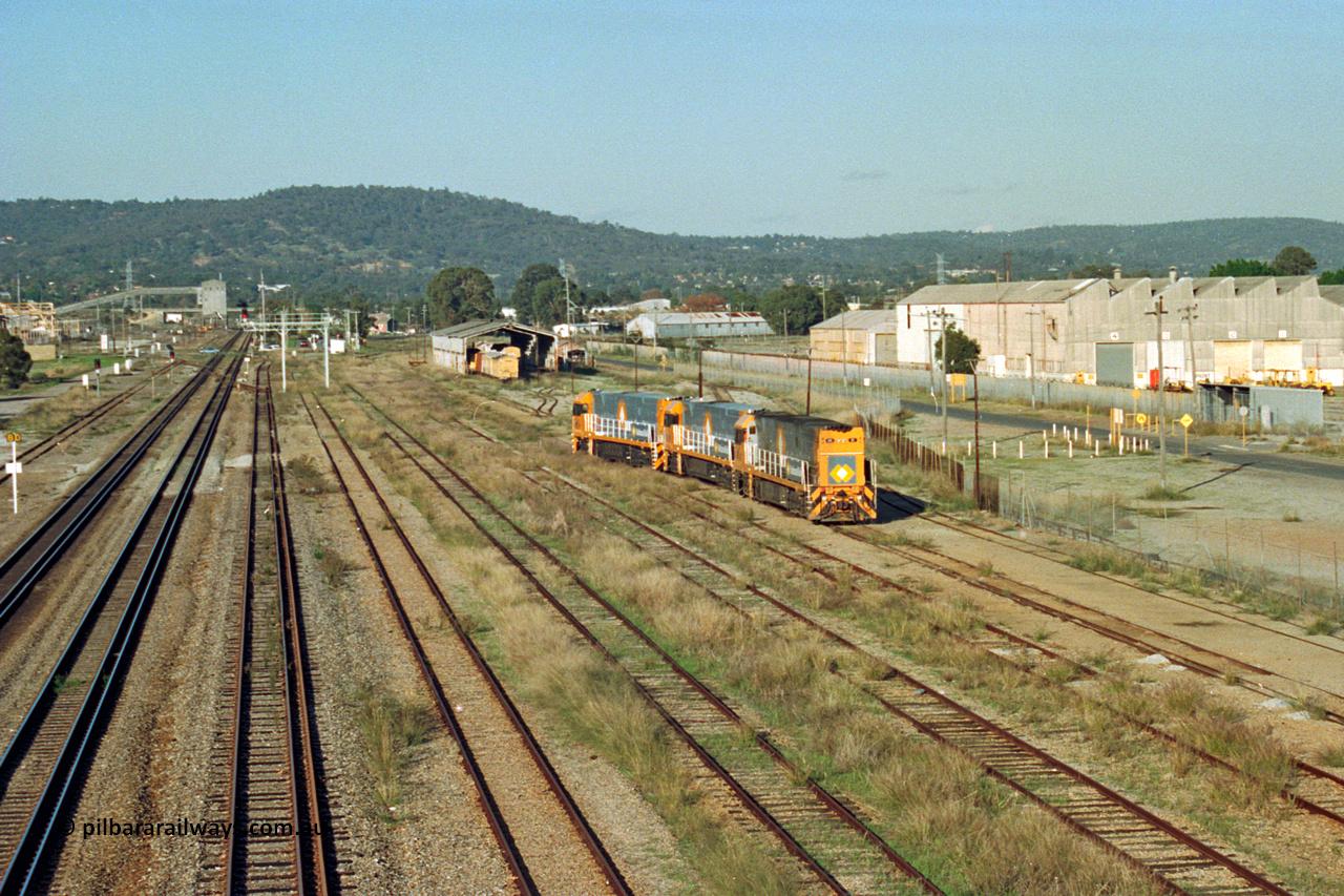 201-08
Midland, the first Perth built NR class NR 61 Goninan GE model Cv40-9i serial 7250-11/96-263 shunts at Midland with two brand new NR units.
Keywords: NR-class;NR61;Goninan;GE;CV40-9i;7250-11/96-263;