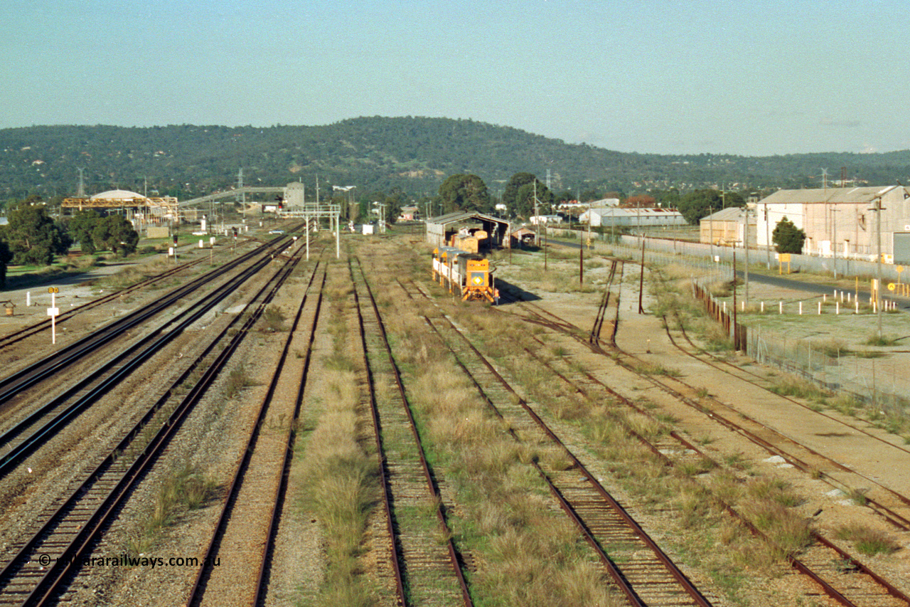 201-10
Midland, the first Perth built NR class NR 61 Goninan GE model Cv40-9i serial 7250-11/96-263 shunts at Midland with two brand new NR units.
Keywords: NR-class;NR61;Goninan;GE;CV40-9i;7250-11/96-263;