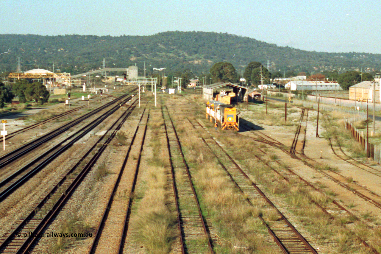 201-11
Midland, the first Perth built NR class NR 61 Goninan GE model Cv40-9i serial 7250-11/96-263 shunts at Midland with two brand new NR units.
Keywords: NR-class;NR61;Goninan;GE;CV40-9i;7250-11/96-263;