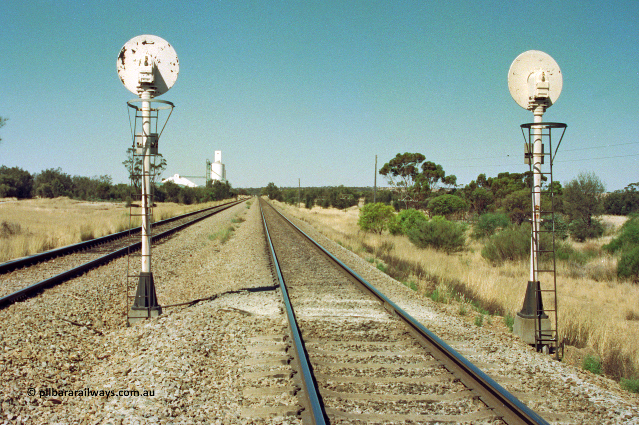 202-09
Meckering, looking east with the mainline on the right and the crossing loop on the left and the back of Up departure signals, 2 RA on the right and 2 RB on the left.
