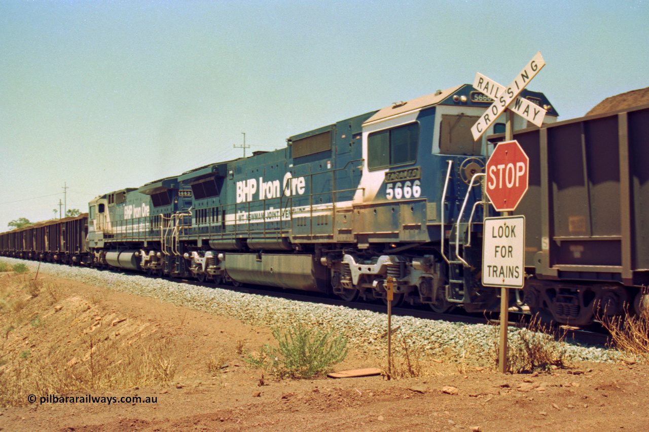 202-31
Yandi One, 307 km grade crossing, mid-train remote CM40-8MEFI Goninan GE unit 5666 'Taranto' serial 8412-11/94-157 and CM40-8ML unit 5663 'Newcastle' show the difference in the ALCo builds by the fuel tanks, 5666 was originally an M636C built by Comeng while 5663 was originally built by AE Goodwin.
Keywords: 5666;Goninan;GE;CM40-8MEFI;8412-11/94-157;rebuild;Comeng-NSW;ALCo;M636C;5487;C6084-3;