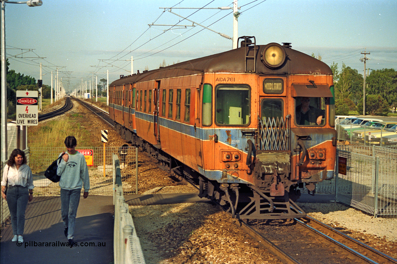 208-1-16
Bassendean, looking towards Perth as a diesel electric multiple unit ADA class ADA 761 runs a two car Midland bound service.
Keywords: ADA-class;