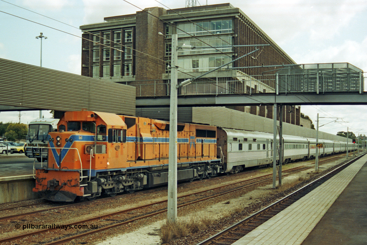 208-1-25
East Perth Passenger Terminal, Westrail L class L 272 Clyde Engineering EMD model GT26C serial 69-621 leads the Indian Pacific into the station.
Keywords: L-class;L272;Clyde-Engineering-Granville-NSW;EMD;GT26C;69-621;