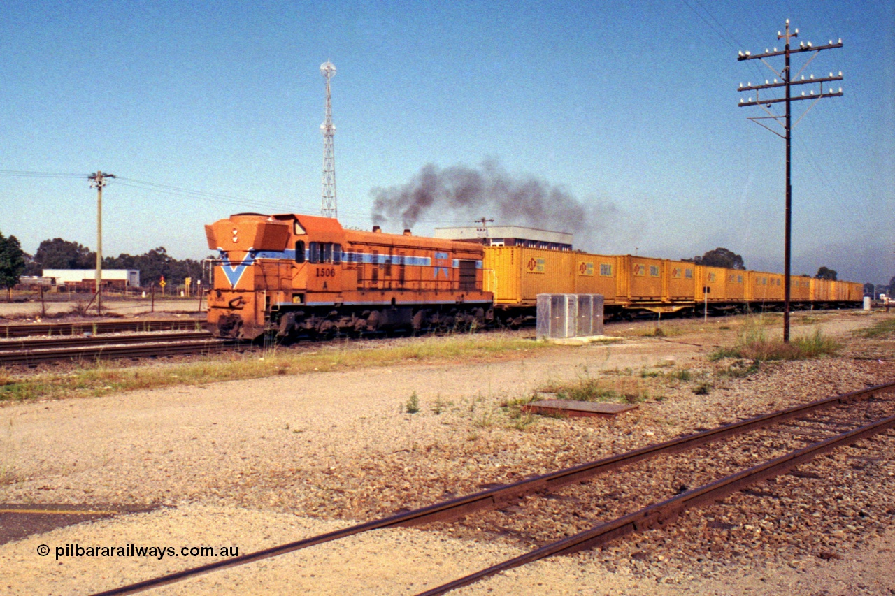 208-2-22
Midland, a containerised grain train speed through behind Westrail A class A 1506 a Clyde Engineering EMD G12C serial 62-274. The workshops and 'Mid-Sig' are behind the train.
Keywords: A-class;A1506;Clyde-Engineering-Granville-NSW;EMD;G12C;62-274;