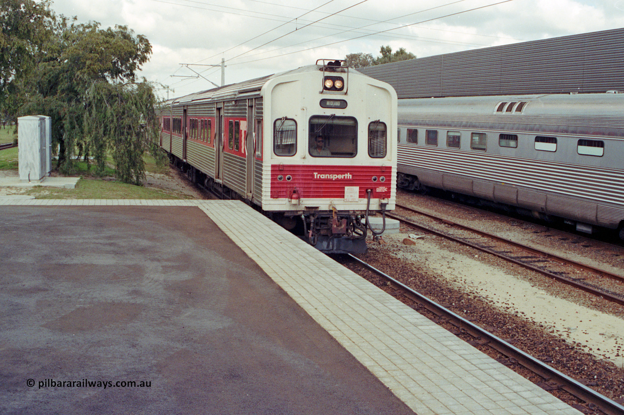 209-00
East Perth, narrow gauge Perth to Midland service arrives with an Goninan NSW built ADC class railcar ADC 860 leading an ADL class with the Indian Pacific to the right.
