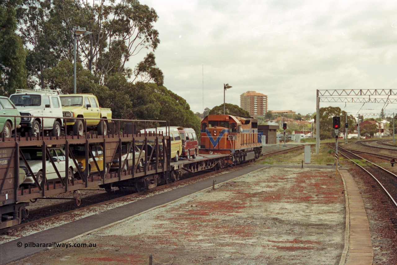 209-03
East Perth Passenger Terminal, Westrail L class L 272 Clyde Engineering EMD model GT26C serial 69-621 shunts the car carrying waggons into the unloading dock off the Indian Pacific.
Keywords: L-class;L272;Clyde-Engineering-Granville-NSW;EMD;GT26C;69-621;