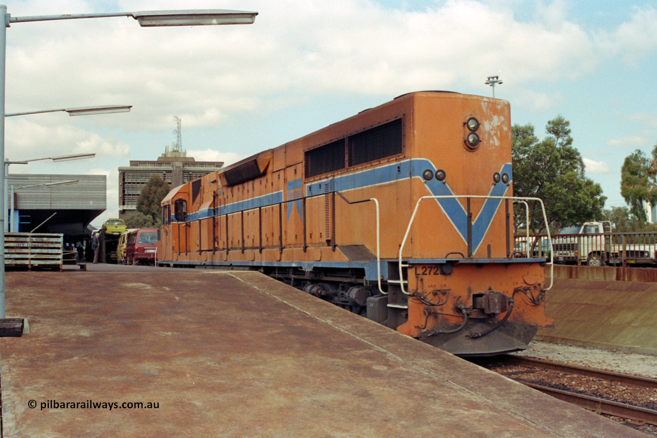 209-06
East Perth Passenger Terminal, Westrail L class L 272 Clyde Engineering EMD model GT26C serial 69-621 shunts the car carrying waggons into the unloading dock off the Indian Pacific.
Keywords: L-class;L272;Clyde-Engineering-Granville-NSW;EMD;GT26C;69-621;