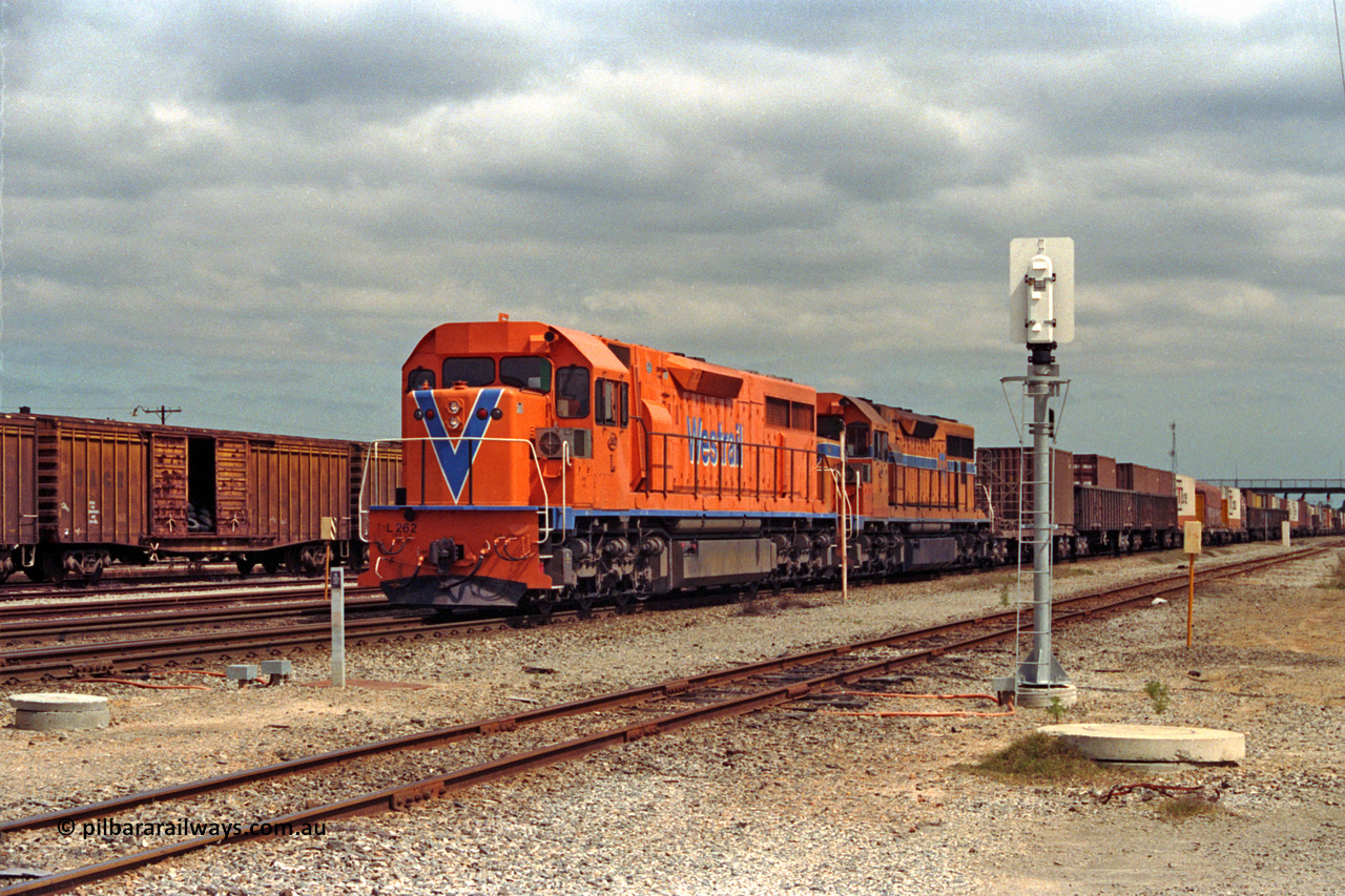 209-18
Midland, the midday east bound freighter arrives behind Westrail's Clyde Engineering built EMD GT26C model L class units L 262 serial 68-552 and L 269.
Keywords: L-class;L262;Clyde-Engineering-Granville-NSW;EMD;GT26C;68-552;