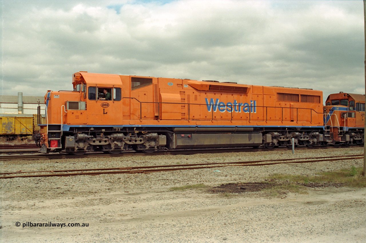 209-23
Midland, the midday east bound freighter with Westrail's Clyde Engineering built EMD GT26C model L class unit L 262 serial 68-552 on the lead.
Keywords: L-class;L262;Clyde-Engineering-Granville-NSW;EMD;GT26C;68-552;