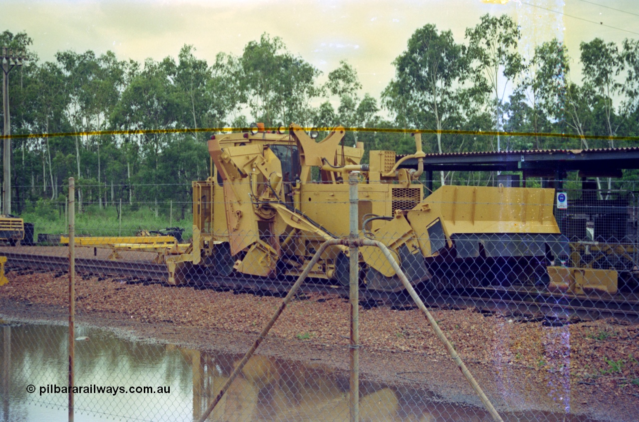 210-16
Weipa, Lorim Point track maintenance compound, Aresco ballast regulator, rear view.
Keywords: Aresco;track-machine;Comalco;