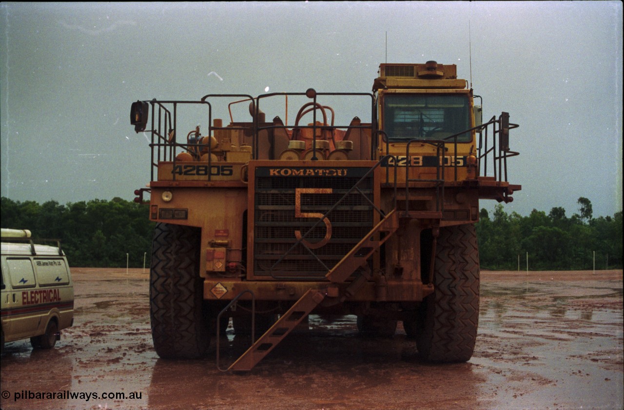 211-17
East Weipa Mine Centre, Komatsu HD1400.
Keywords: Komatsu;HD1400;