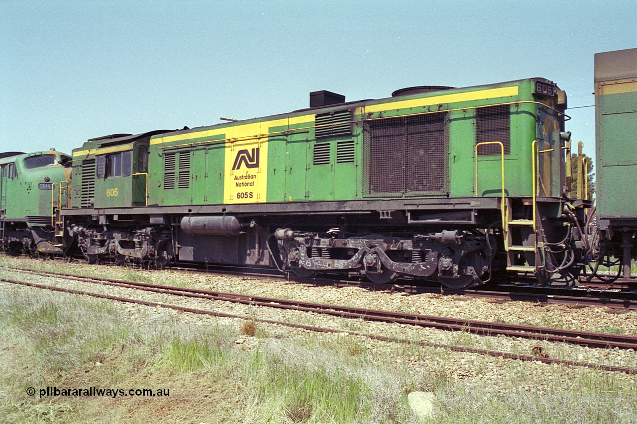 215-08
Peterborough, 600 class locomotive 605 AE Goodwin ALCo model DL541 serial G6015-4 in the shafts of an SP goods train, this unit was rebuilt in 1994 as .
Keywords: 600-class;605;AE-Goodwin;ALCo;DL541;G6015-4;