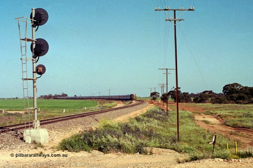 215-01
Long Plains, the down passenger train to Alice Springs 'The Ghan' on approach with power from an AN livered DL class DL 37 Clyde Engineering EMD model AT42C serial 88-1245.
Keywords: DL-class;DL37;Clyde-Engineering-Kelso-NSW;EMD;AT42C;88-1245;