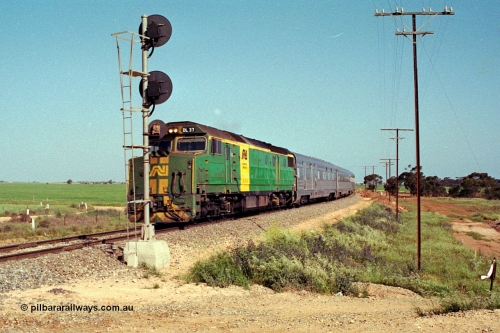 215-03
Long Plains, the down passenger train to Alice Springs 'The Ghan' on approach with power from an AN livered DL class DL 37 Clyde Engineering EMD model AT42C serial 88-1245.
Keywords: DL-class;DL37;Clyde-Engineering-Kelso-NSW;EMD;AT42C;88-1245;